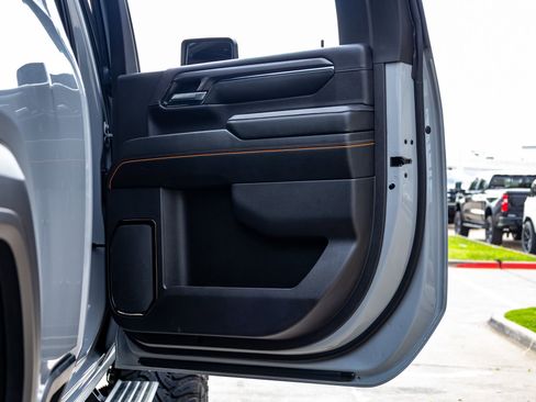 Used 2024 GMC Sierra 2500 AT4 w/ AT4 Premium Plus Package image 38