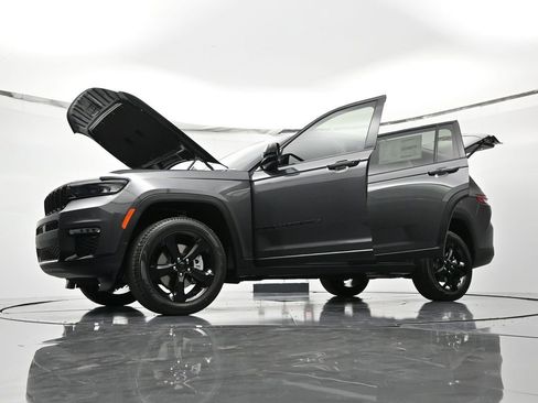 New 2025 Jeep Grand Cherokee L Limited w/ Black Appearance Package image 60