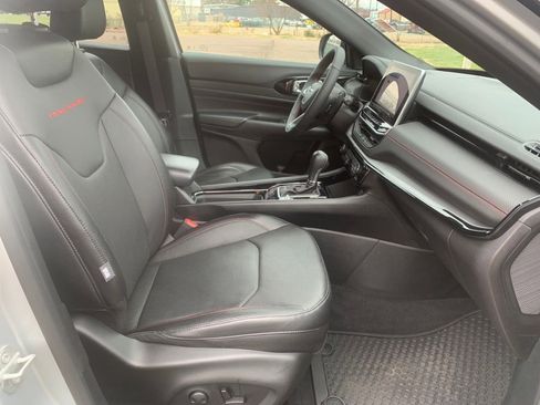 Used 2025 Jeep Compass Trailhawk w/ Trailhawk Elite Group image 31