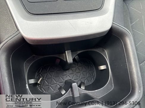 Used 2025 Toyota RAV4 XLE AWD/4WD image 24
