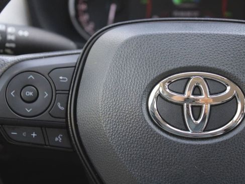 Used 2025 Toyota RAV4 XLE FWD image 28