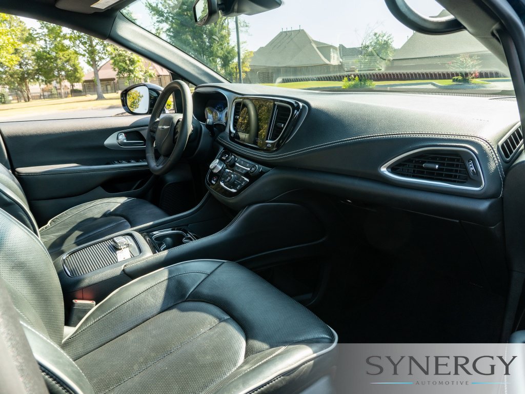 Used 2025 Chrysler Pacifica Limited FWD image 19