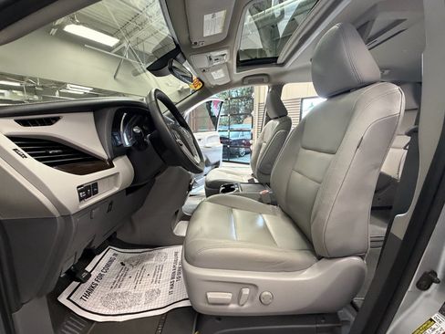 Used 2020 Toyota Sienna XLE Premium AWD/4WD image 59