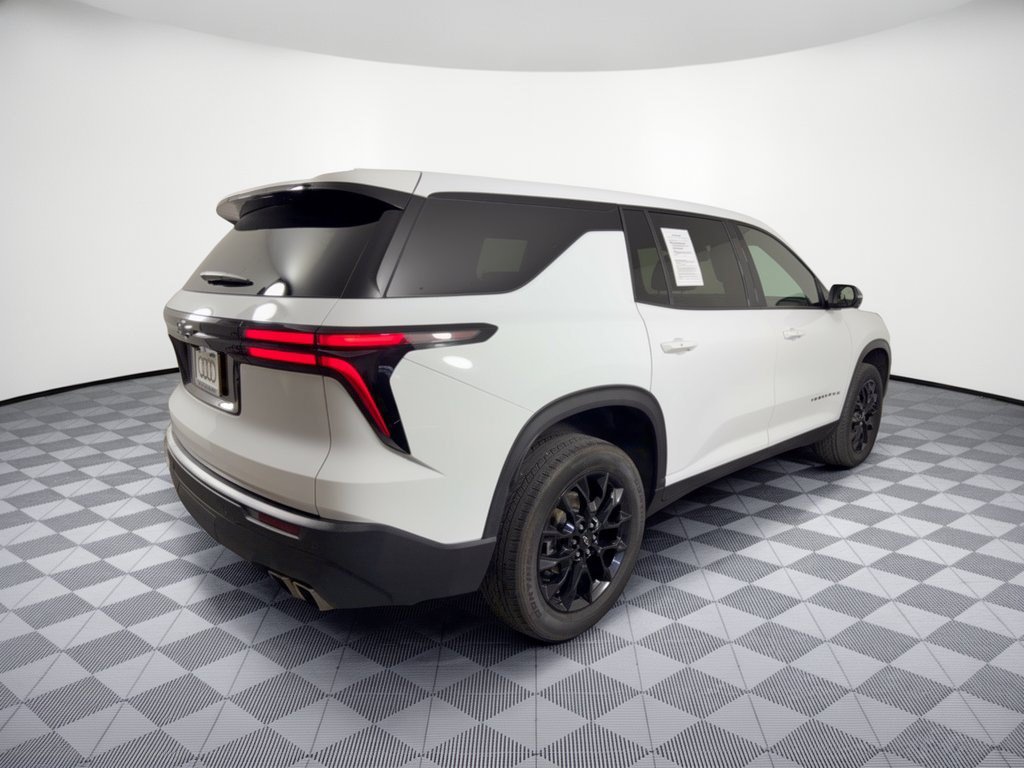 Used 2024 Chevrolet Traverse LS w/ Midnight/Sport Edition FWD image 9