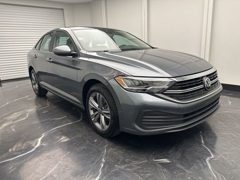 Used 2024 Volkswagen Jetta SE image 2