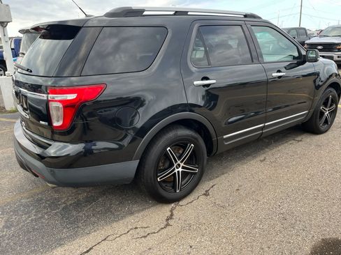 Used 2015 Ford Explorer XLT w/ Equipment Group 202A AWD/4WD image 15