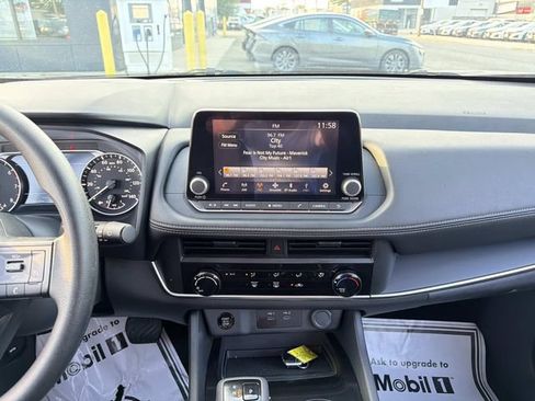 Used 2025 Nissan Rogue S AWD/4WD image 15