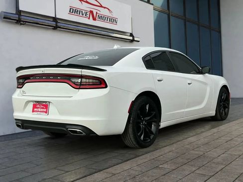 Used 2017 Dodge Charger R/T w/ Navigation & Travel Group image 4