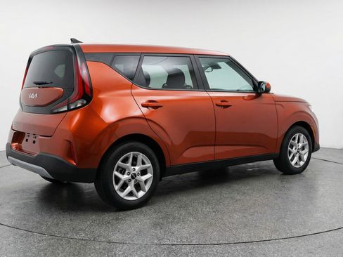Used 2025 Kia Soul LX w/ LX Technology Package image 9