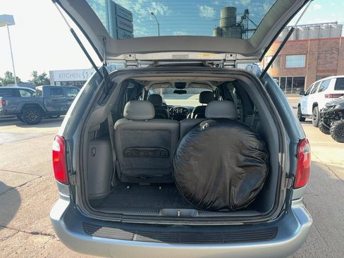Used 2004 Chrysler Town & Country Touring w/ Leather Interior Group FWD image 22