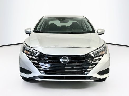 Used 2025 Nissan Versa SV FWD image 2