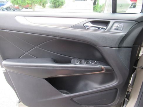 Used 2015 Lincoln MKC FWD image 17