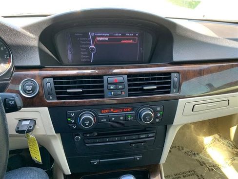 Used 2009 BMW 335i Convertible image 32