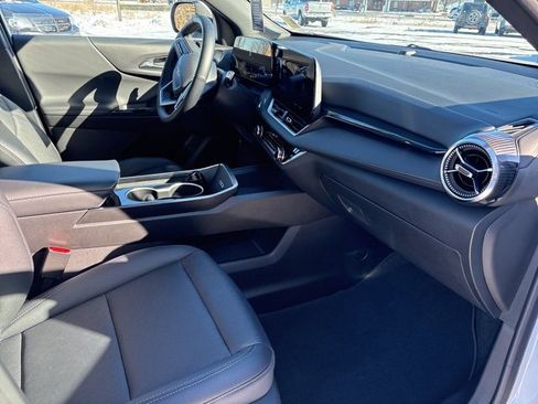 Used 2025 Chevrolet Equinox LT w/ Convenience Package II image 17