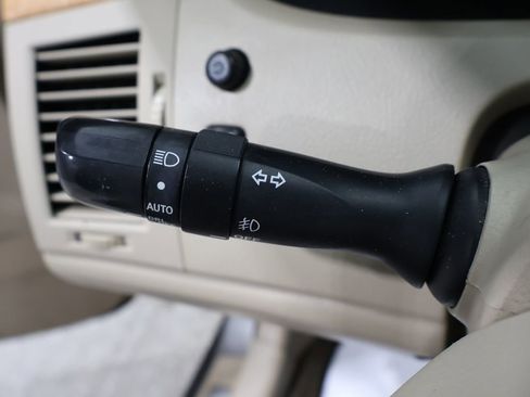 Used 2005 Toyota Avalon XLS image 32