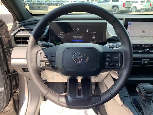 Used 2026 Toyota RAV4 SE w/ Convenience Package FWD image 26