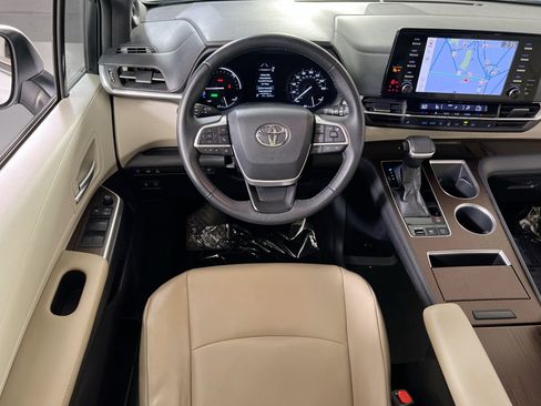 Used 2022 Toyota Sienna XLE w/ XLE Plus Package AWD/4WD image 23