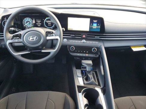 New 2024 Hyundai Elantra Blue image 7