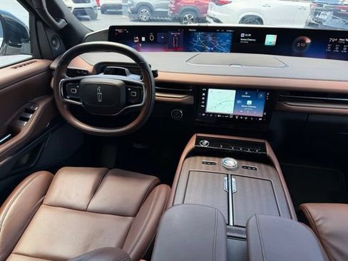 Used 2025 Lincoln Navigator Reserve AWD/4WD image 27