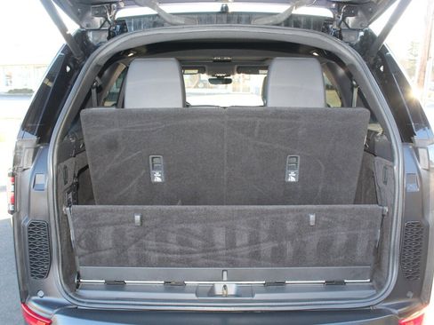 Used 2017 Land Rover Discovery HSE image 23