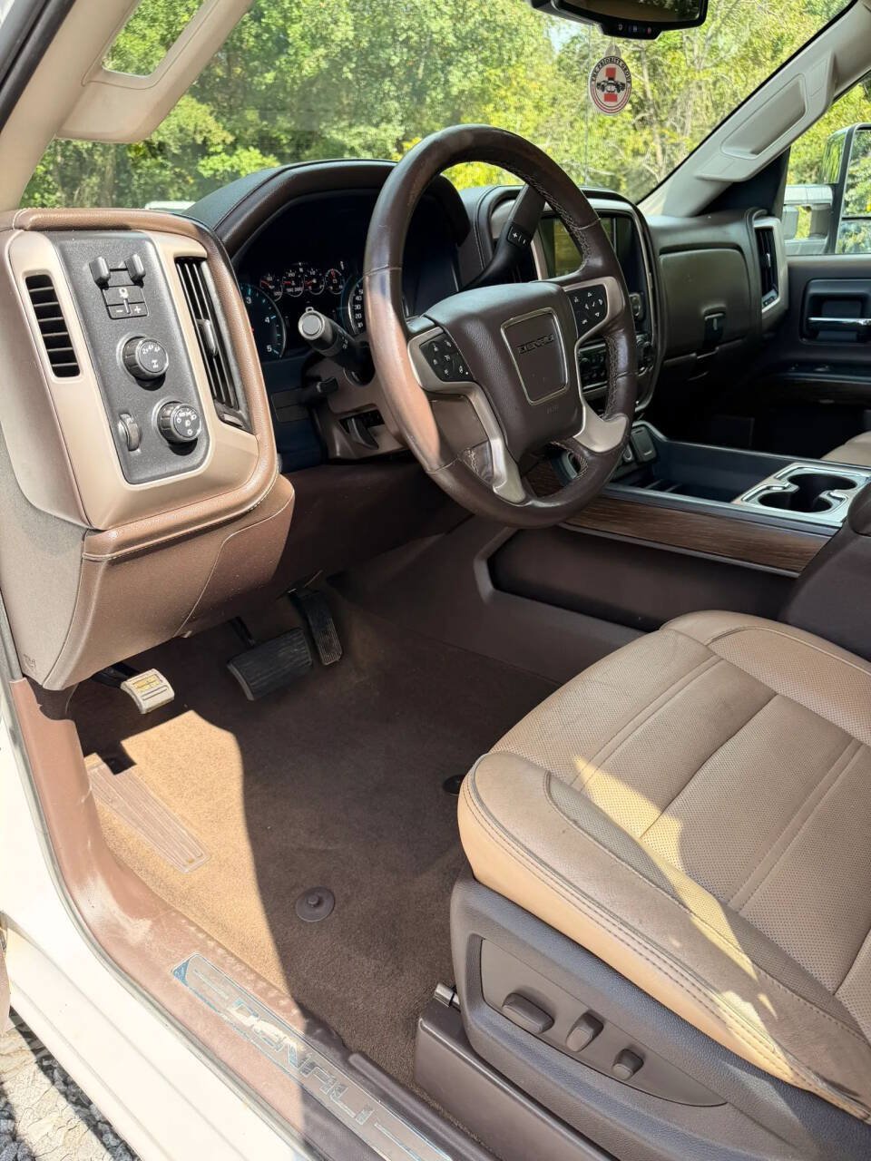 Used 2018 GMC Sierra 2500 Denali w/ Duramax Plus Package AWD/4WD image 13