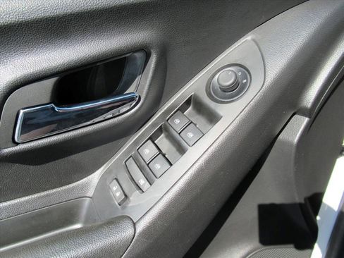 Certified 2022 Chevrolet Trax LT w/ LT Convenience Package image 21