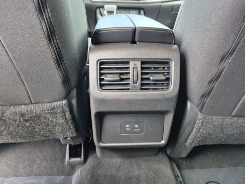 Certified 2023 Nissan Rogue SV FWD image 16