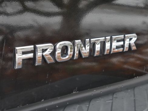 Used 2017 Nissan Frontier SV w/ Moonroof Package image 17