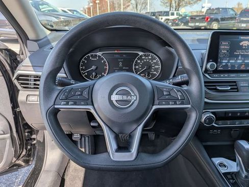 Used 2023 Nissan Altima 2.5 SV image 12