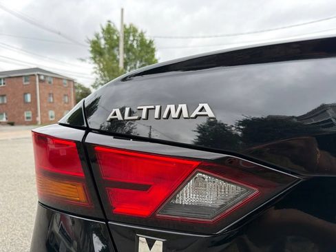 Used 2023 Nissan Altima 2.5 SV w/ SV Premium Package AWD/4WD image 12