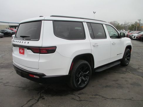 Used 2024 Jeep Wagoneer Series II image 6