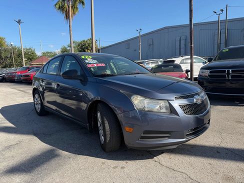 Used 2013 Chevrolet Cruze LS FWD image 3