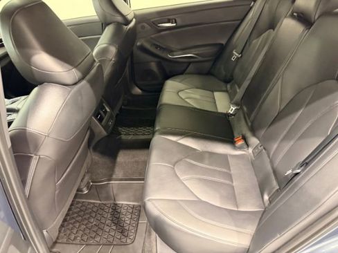 Used 2022 Toyota Avalon XLE w/ Moonroof Package image 26