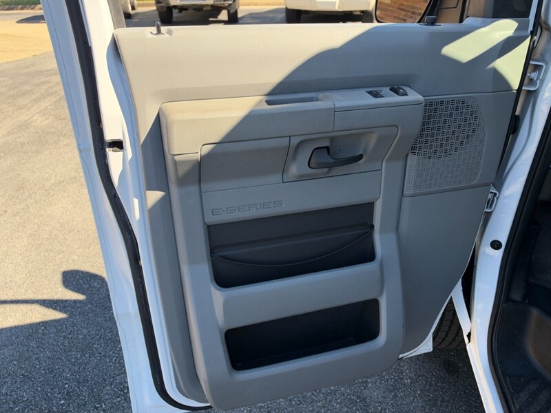 Used 2011 Ford E-250 and Econoline 250 w/ Commercial Cargo Van Pkg RWD image 9