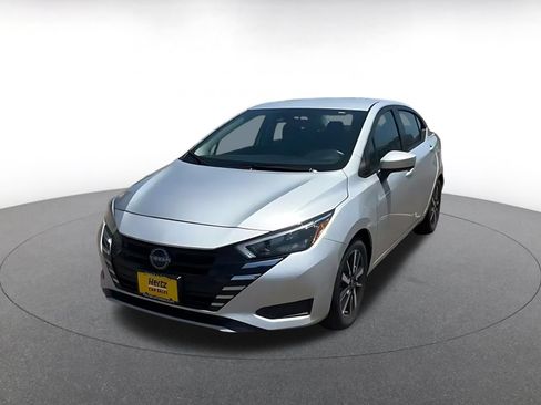 Used 2025 Nissan Versa SV FWD image 7
