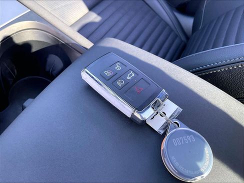 Used 2025 Land Rover Discovery Sport Dynamic SE AWD/4WD image 14