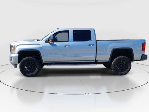 Used 2019 GMC Sierra 2500 Denali w/ Duramax Plus Package AWD/4WD image 4