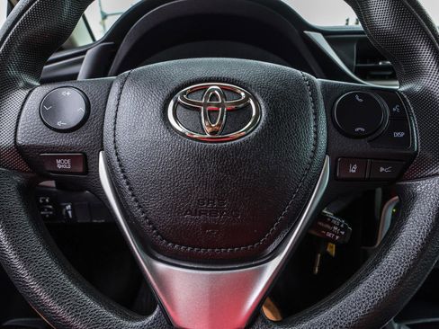 Used 2018 Toyota Corolla LE FWD image 11