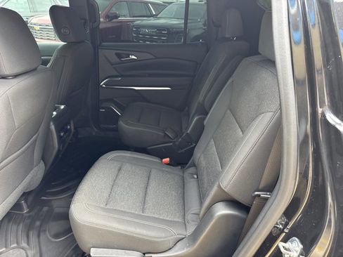 Used 2024 Chevrolet Traverse LT w/ Enhanced Driving Package FWD image 16