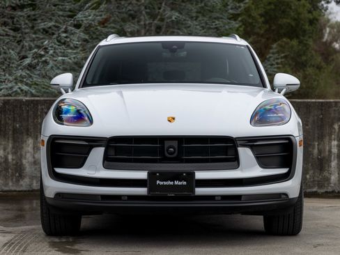 Certified 2025 Porsche Macan image 8