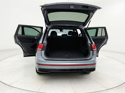 Used 2023 Volkswagen Tiguan SE R-Line image 10