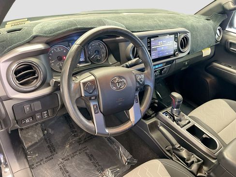 Used 2021 Toyota Tacoma TRD Off-Road image 7
