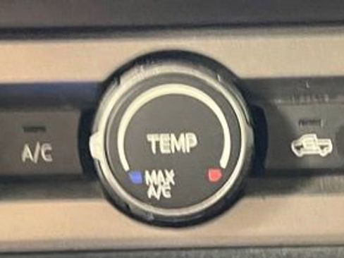 Used 2020 Toyota Tacoma SR AWD/4WD image 38