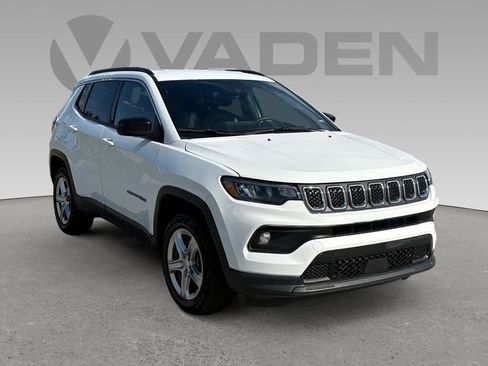 Used 2024 Jeep Compass Latitude image 1