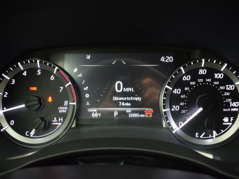 Used 2024 Toyota Highlander LE AWD/4WD image 19