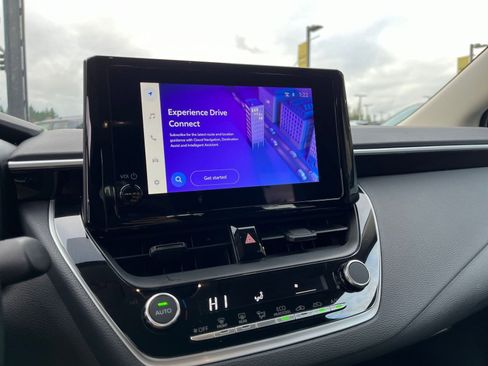 Used 2025 Toyota Corolla LE image 21