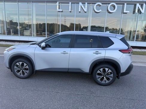 Used 2023 Nissan Rogue SV w/ SV Premium B Package FWD image 9