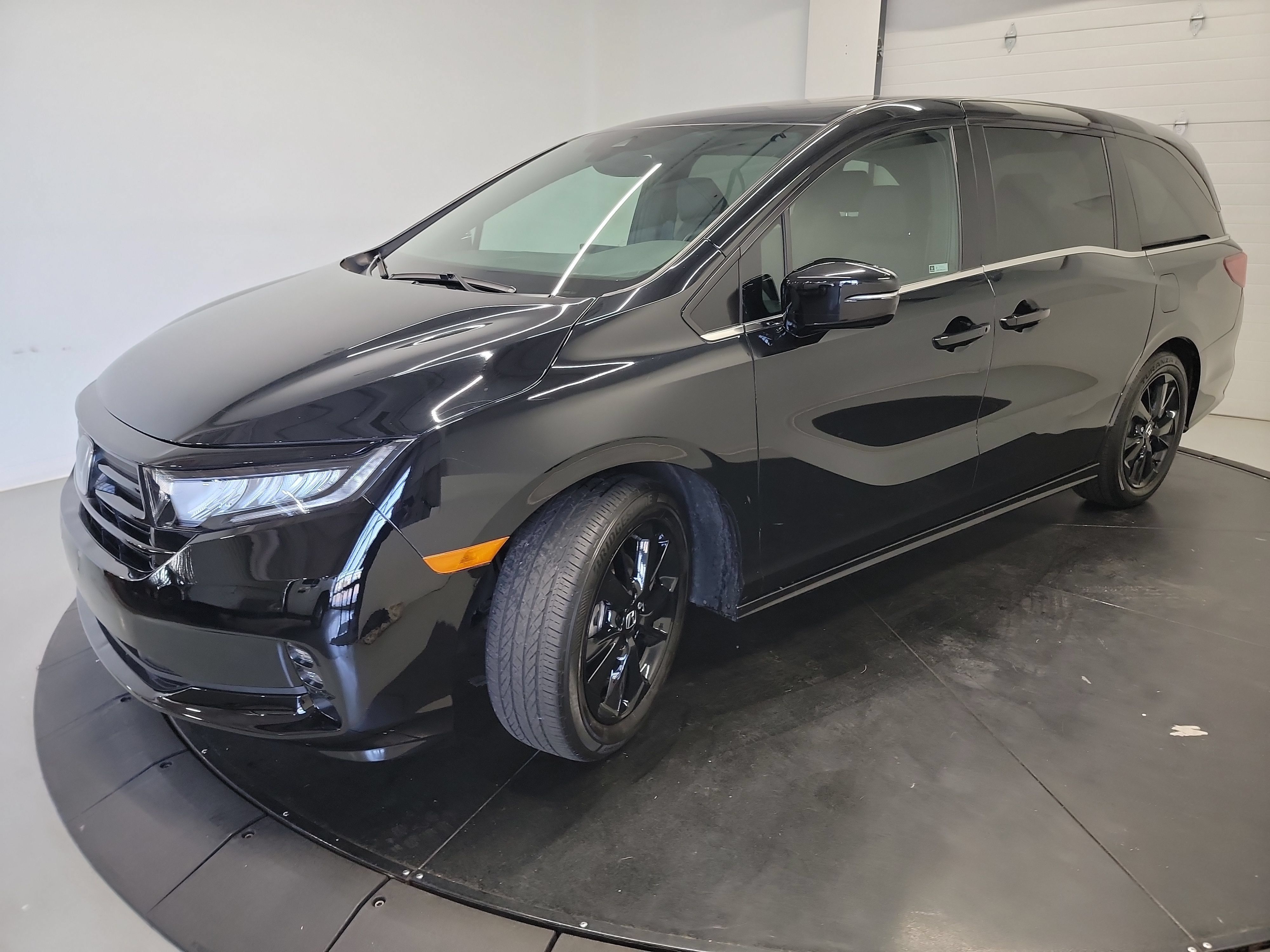 Used 2024 Honda Odyssey Sport image 3
