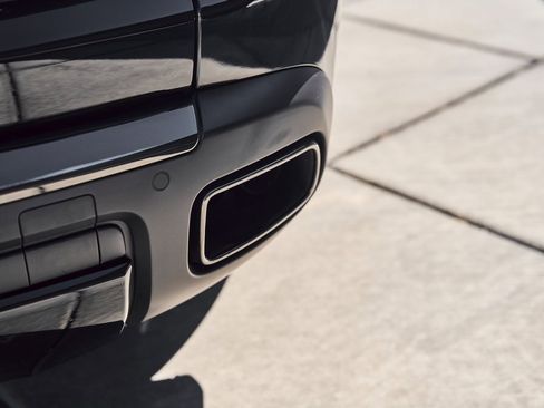 Used 2022 Rolls-Royce Cullinan Black Badge w/ Dark Exterior Package image 13