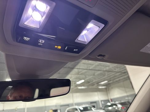 New 2025 Volkswagen Atlas SE image 22